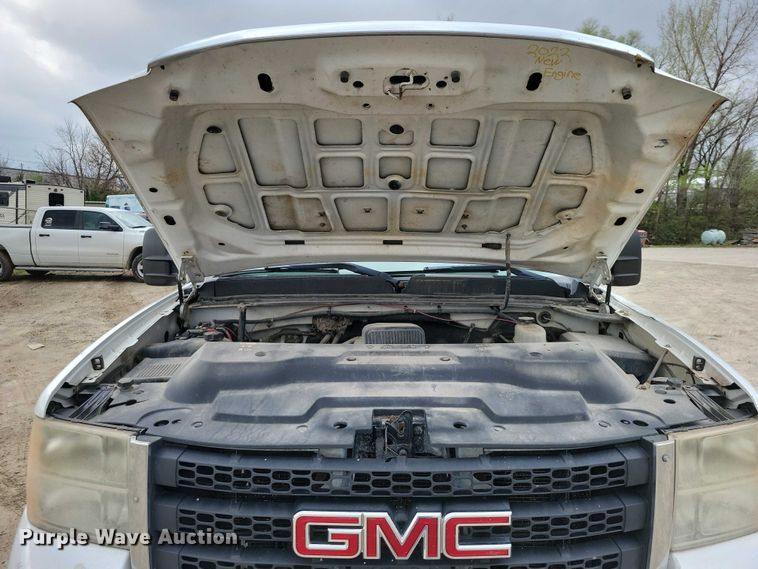 image for item DZ7048 2013 GMC Sierra 3500HD Crew Cab flatbed pickup truck