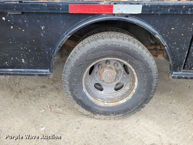 image for item DZ7048 2013 GMC Sierra 3500HD Crew Cab flatbed pickup truck