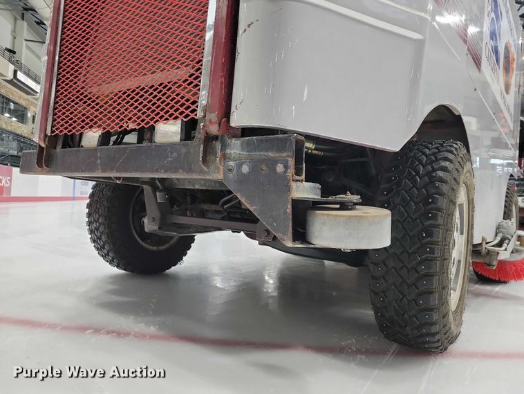 image for item DZ7055 1992 Olympia ST-95 ice resurfacer