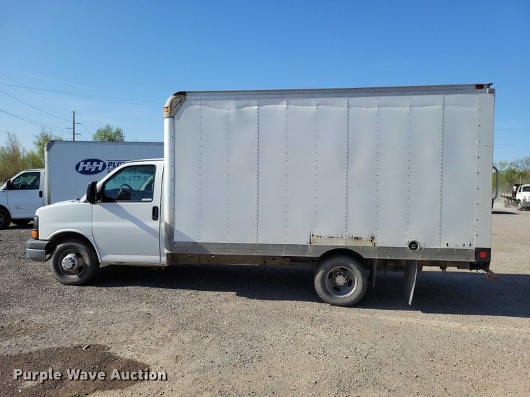 image for item DZ7056 2014 Chevrolet Express 3500 box truck