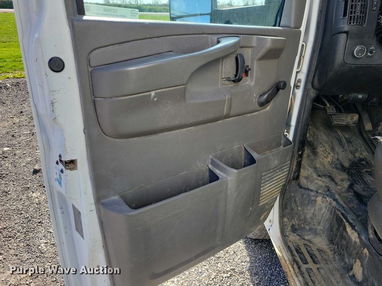 image for item DZ7056 2014 Chevrolet Express 3500 box truck