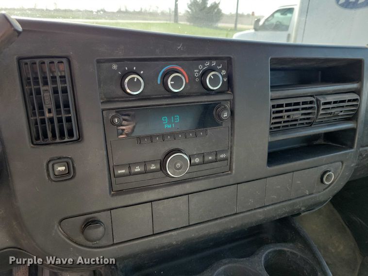 image for item DZ7056 2014 Chevrolet Express 3500 box truck