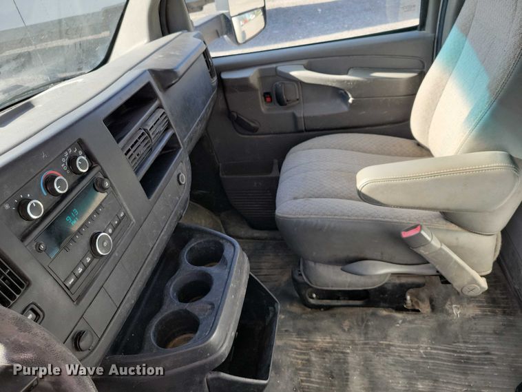 image for item DZ7056 2014 Chevrolet Express 3500 box truck