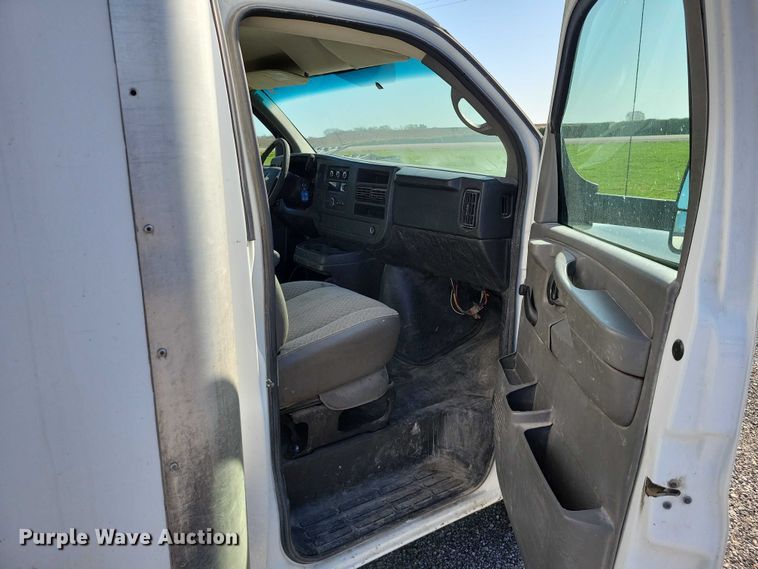 image for item DZ7056 2014 Chevrolet Express 3500 box truck