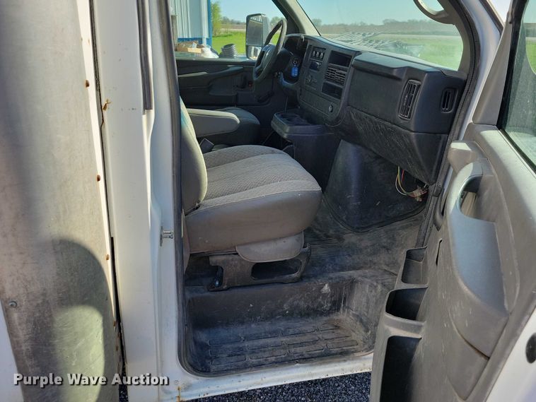 image for item DZ7056 2014 Chevrolet Express 3500 box truck