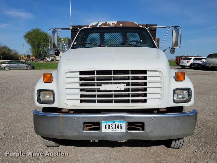 image for item DZ7058 2001 GMC C6500 flatbed truck