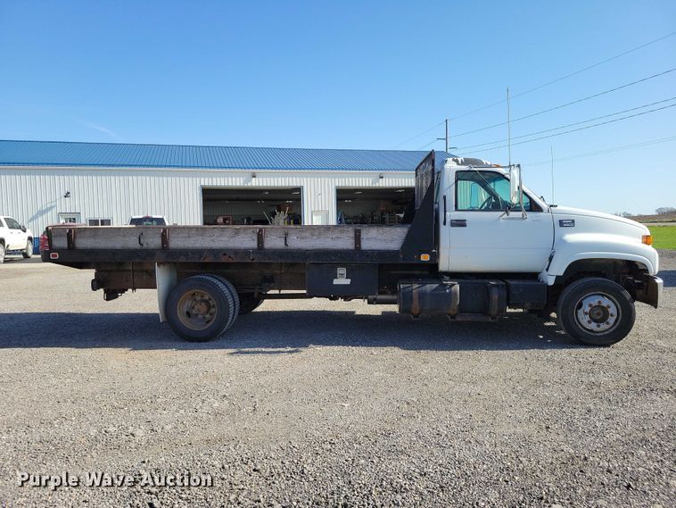 image for item DZ7058 2001 GMC C6500 flatbed truck
