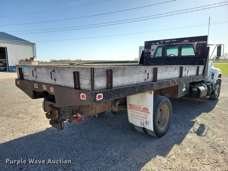 image for item DZ7058 2001 GMC C6500 flatbed truck