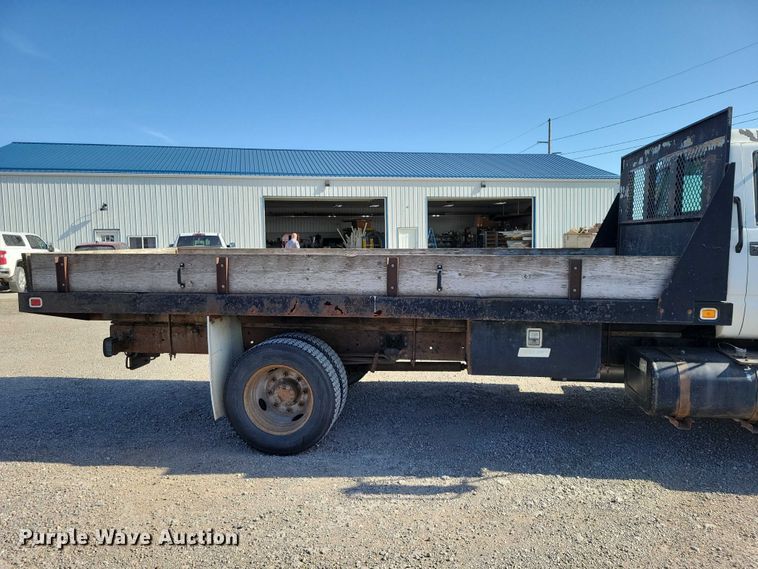 image for item DZ7058 2001 GMC C6500 flatbed truck