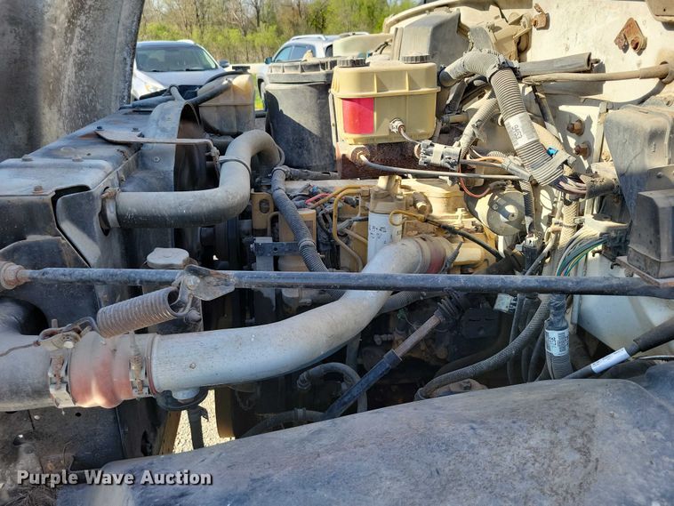 image for item DZ7058 2001 GMC C6500 flatbed truck