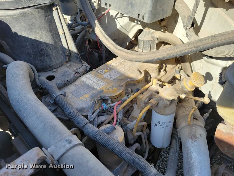 image for item DZ7058 2001 GMC C6500 flatbed truck