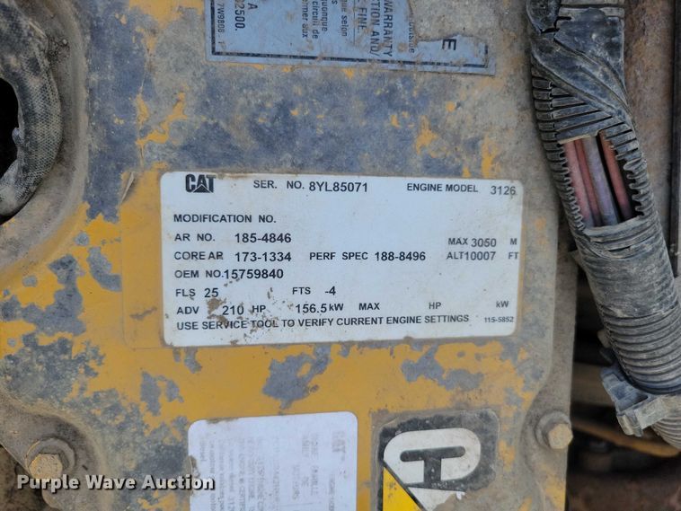 image for item DZ7058 2001 GMC C6500 flatbed truck