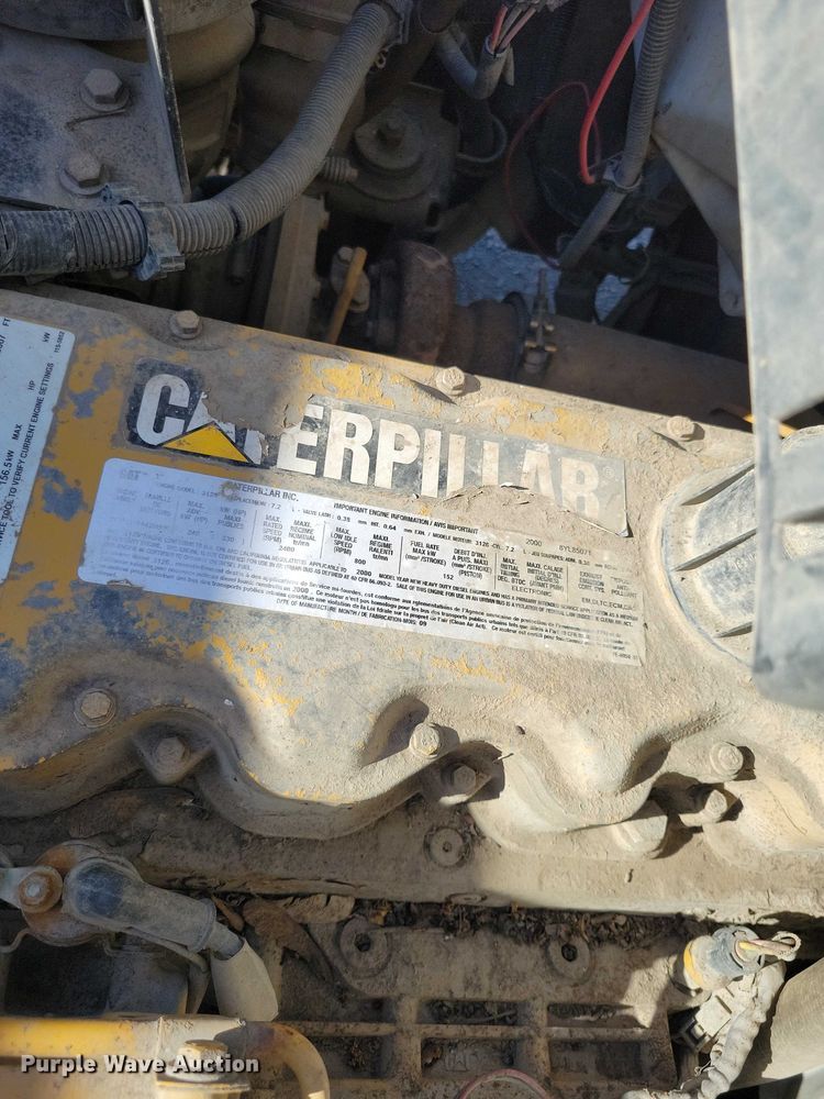 image for item DZ7058 2001 GMC C6500 flatbed truck
