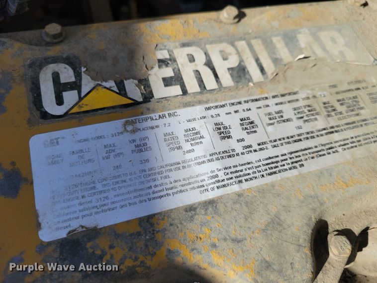 image for item DZ7058 2001 GMC C6500 flatbed truck