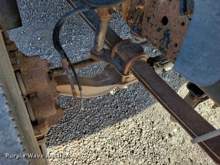 image for item DZ7058 2001 GMC C6500 flatbed truck