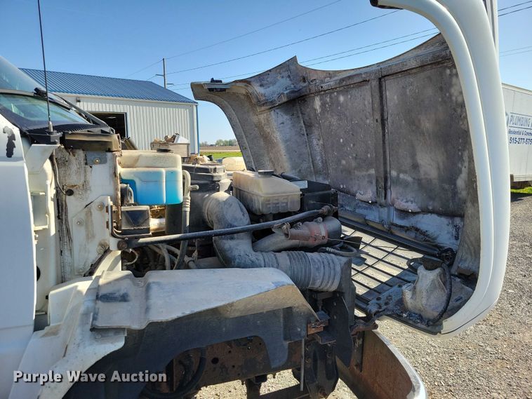 image for item DZ7058 2001 GMC C6500 flatbed truck