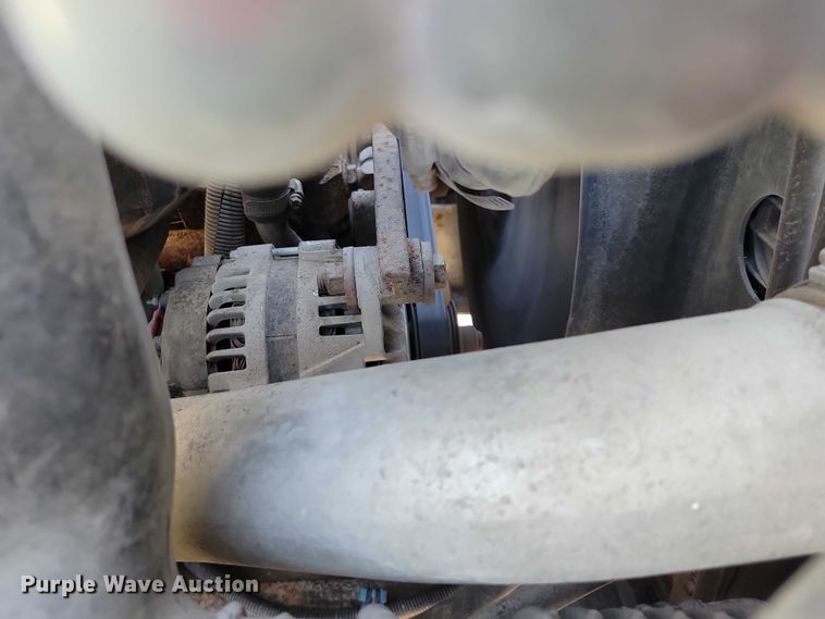image for item DZ7058 2001 GMC C6500 flatbed truck
