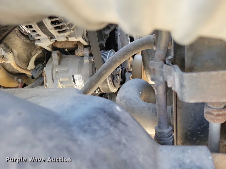 image for item DZ7058 2001 GMC C6500 flatbed truck