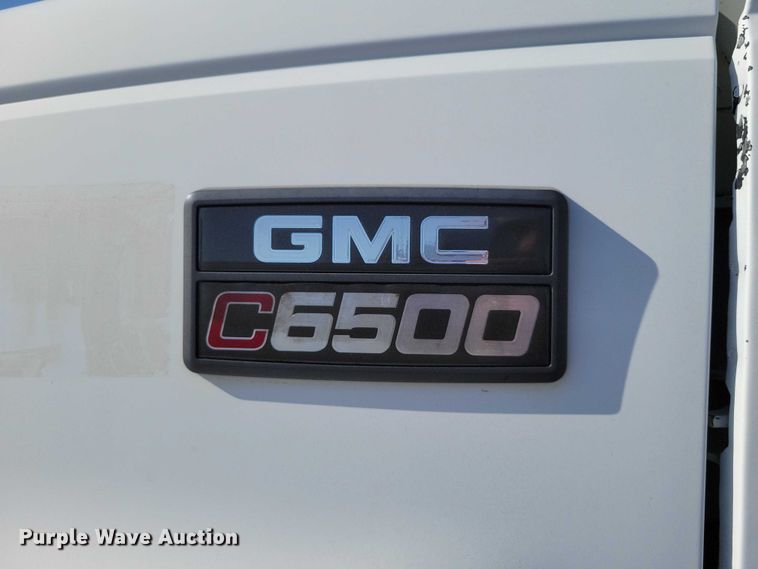 image for item DZ7058 2001 GMC C6500 flatbed truck