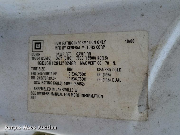 image for item DZ7058 2001 GMC C6500 flatbed truck