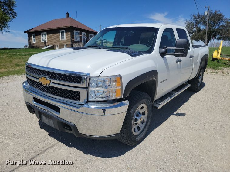 image for item DZ7061 2012 Chevrolet Silverado 2500HD Crew Cab pickup truck