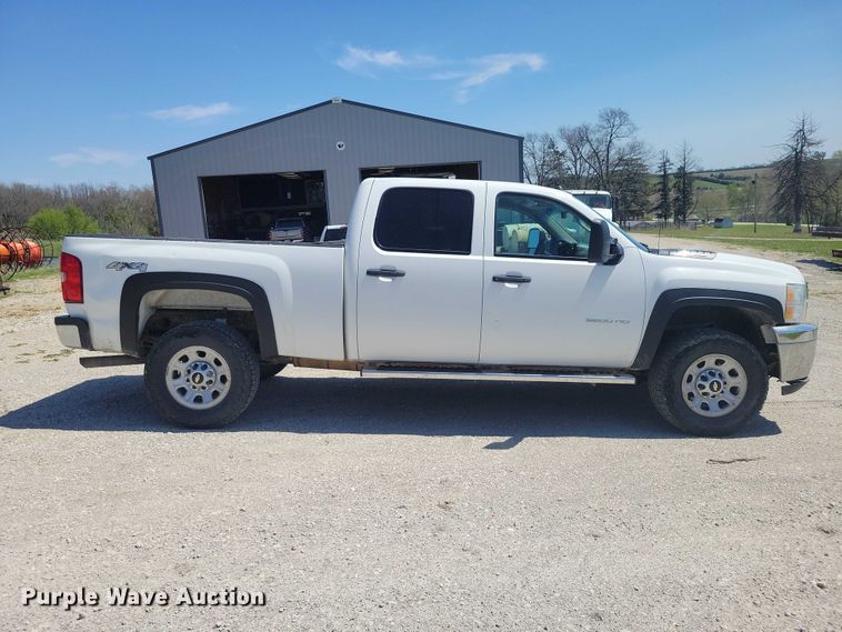 image for item DZ7061 2012 Chevrolet Silverado 2500HD Crew Cab pickup truck