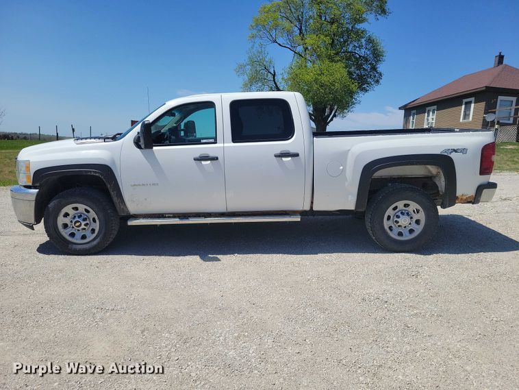 image for item DZ7061 2012 Chevrolet Silverado 2500HD Crew Cab pickup truck