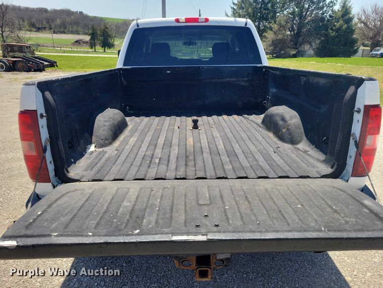 image for item DZ7061 2012 Chevrolet Silverado 2500HD Crew Cab pickup truck