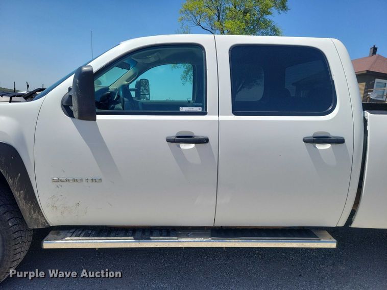 image for item DZ7061 2012 Chevrolet Silverado 2500HD Crew Cab pickup truck