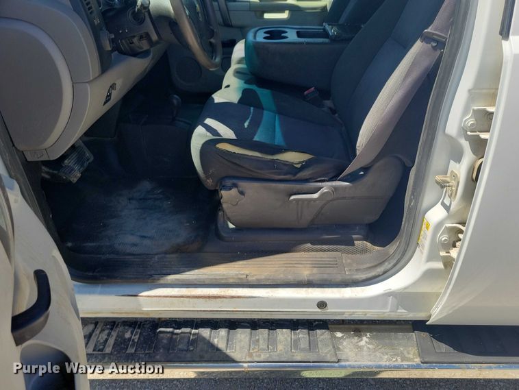 image for item DZ7061 2012 Chevrolet Silverado 2500HD Crew Cab pickup truck