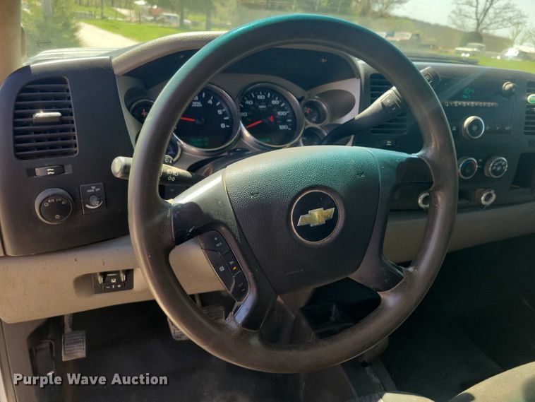 image for item DZ7061 2012 Chevrolet Silverado 2500HD Crew Cab pickup truck