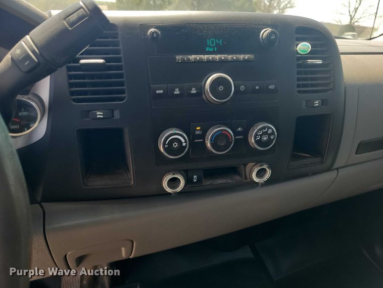 image for item DZ7061 2012 Chevrolet Silverado 2500HD Crew Cab pickup truck
