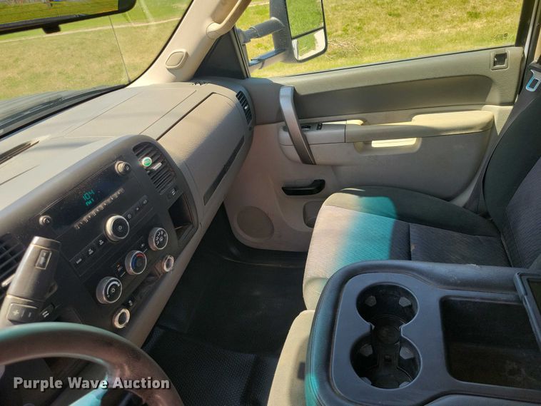 image for item DZ7061 2012 Chevrolet Silverado 2500HD Crew Cab pickup truck