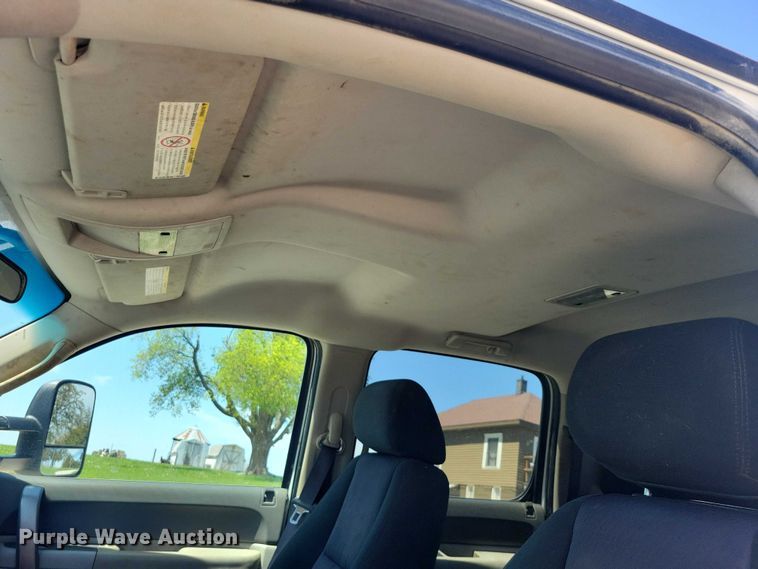 image for item DZ7061 2012 Chevrolet Silverado 2500HD Crew Cab pickup truck