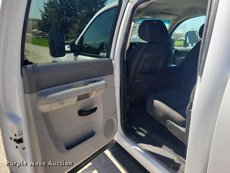 image for item DZ7061 2012 Chevrolet Silverado 2500HD Crew Cab pickup truck