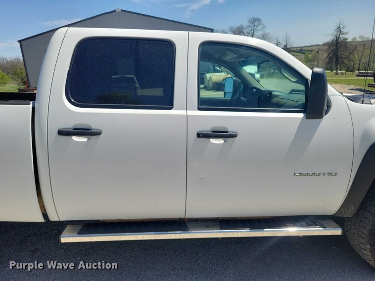 image for item DZ7061 2012 Chevrolet Silverado 2500HD Crew Cab pickup truck