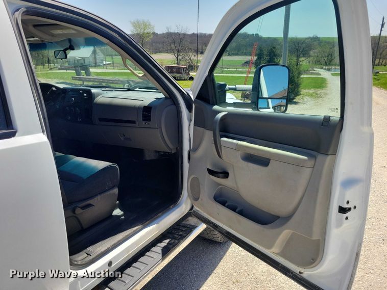 image for item DZ7061 2012 Chevrolet Silverado 2500HD Crew Cab pickup truck