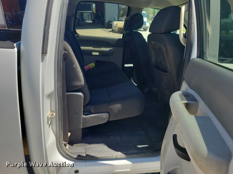 image for item DZ7061 2012 Chevrolet Silverado 2500HD Crew Cab pickup truck