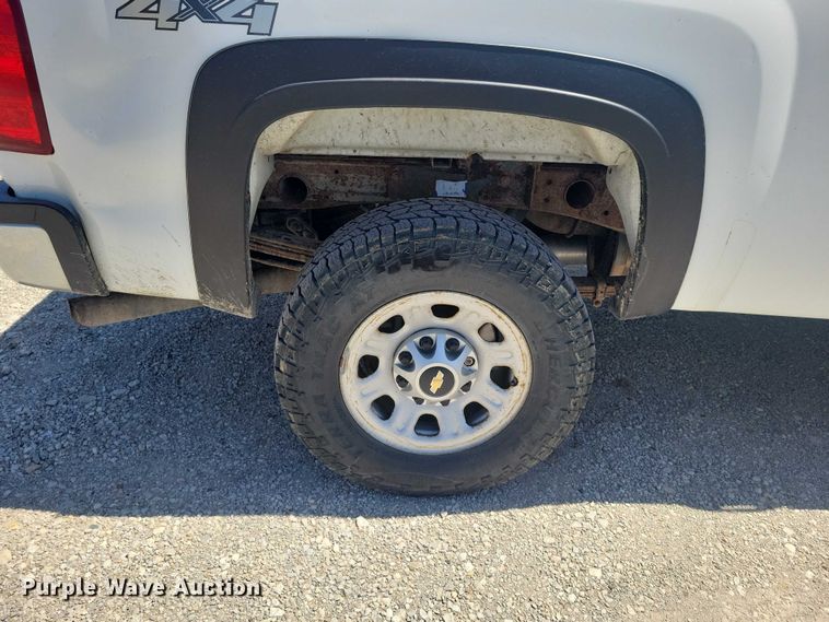 image for item DZ7061 2012 Chevrolet Silverado 2500HD Crew Cab pickup truck