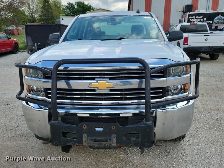 image for item DZ7080 2018 Chevrolet Silverado 2500HD Crew Cab pickup truck