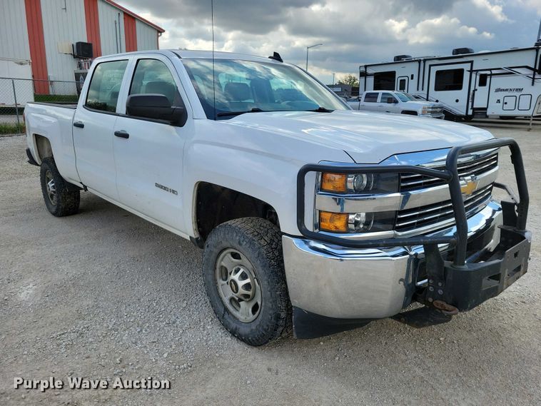 image for item DZ7080 2018 Chevrolet Silverado 2500HD Crew Cab pickup truck