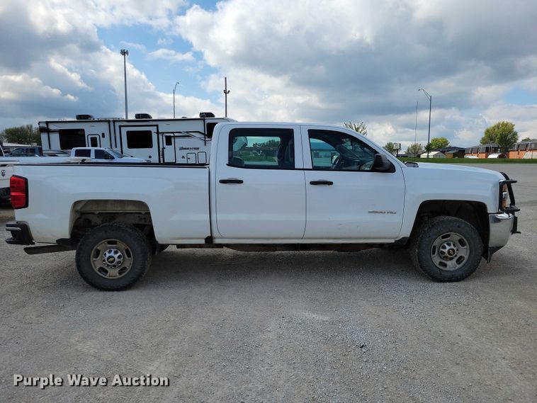 image for item DZ7080 2018 Chevrolet Silverado 2500HD Crew Cab pickup truck