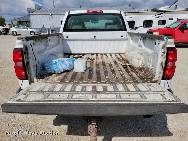 image for item DZ7080 2018 Chevrolet Silverado 2500HD Crew Cab pickup truck