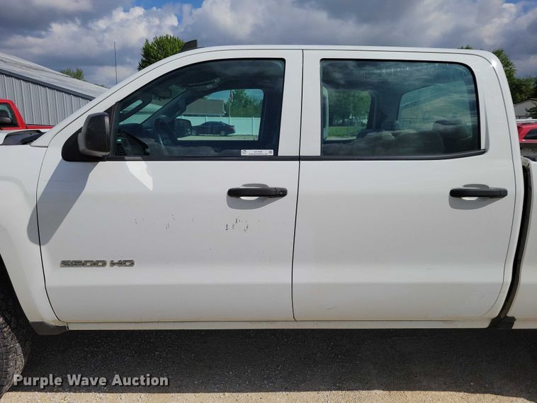 image for item DZ7080 2018 Chevrolet Silverado 2500HD Crew Cab pickup truck