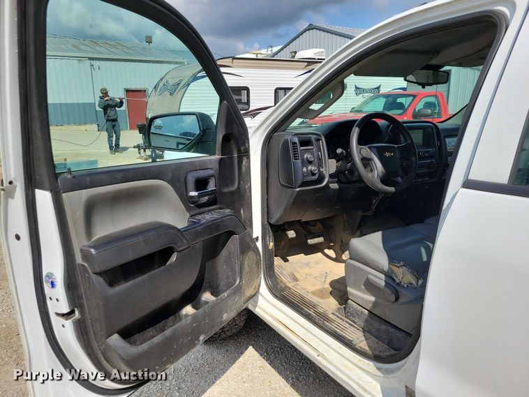 image for item DZ7080 2018 Chevrolet Silverado 2500HD Crew Cab pickup truck