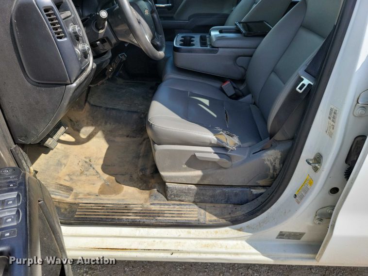 image for item DZ7080 2018 Chevrolet Silverado 2500HD Crew Cab pickup truck