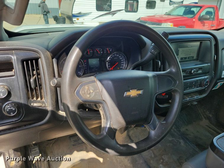 image for item DZ7080 2018 Chevrolet Silverado 2500HD Crew Cab pickup truck