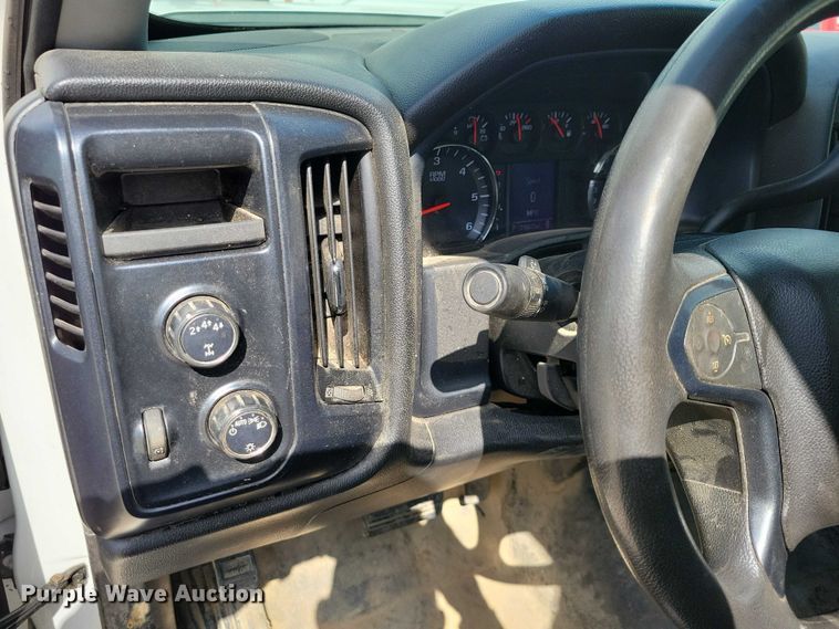 image for item DZ7080 2018 Chevrolet Silverado 2500HD Crew Cab pickup truck