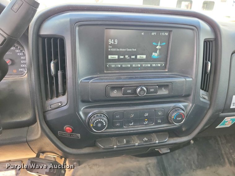 image for item DZ7080 2018 Chevrolet Silverado 2500HD Crew Cab pickup truck