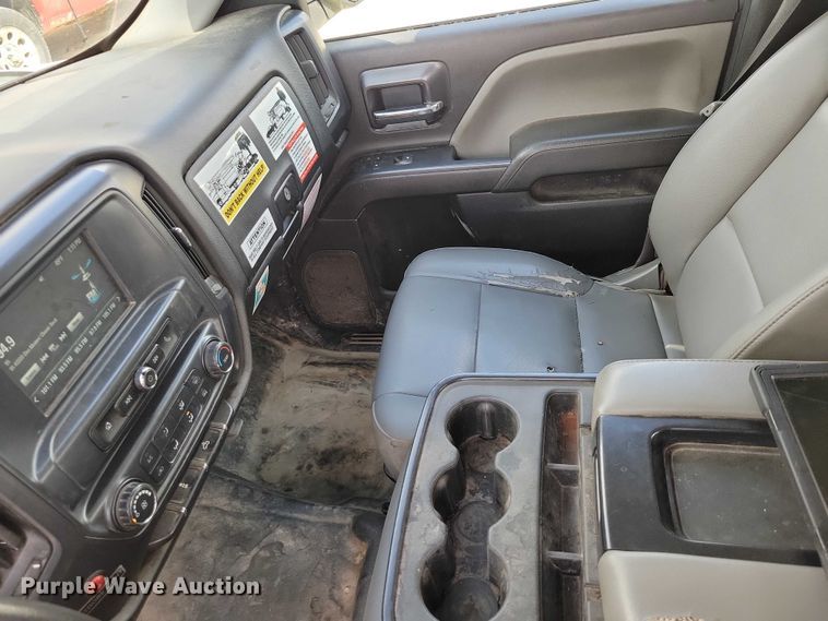 image for item DZ7080 2018 Chevrolet Silverado 2500HD Crew Cab pickup truck